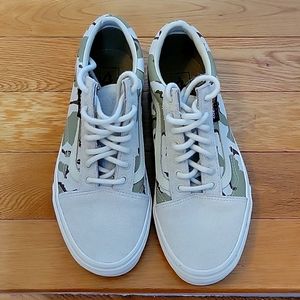 VANS  camo print size 11 NWOT